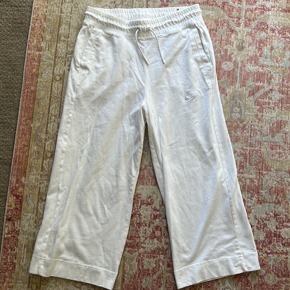Nike White Cropped Sweatpants - Picture 2 of 8